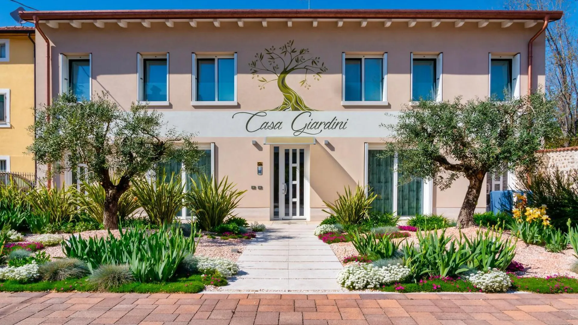 Casa Giardini contacts